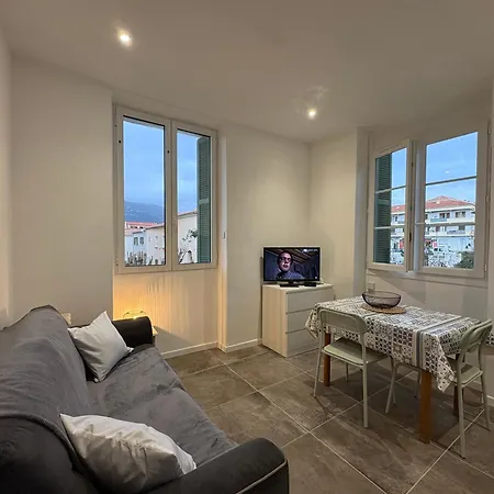 Plein Centre Avec Jardin De 40m2 Près Des Plages