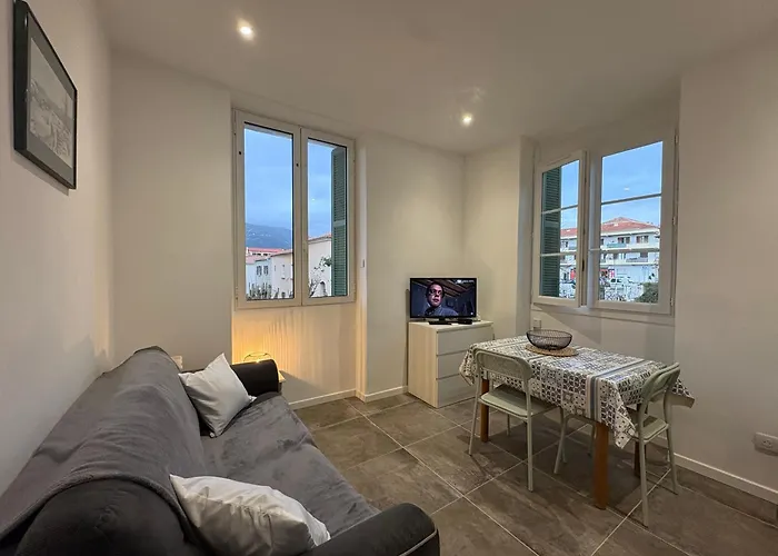 Plein Centre Avec Jardin De 40m2 Près Des Plages