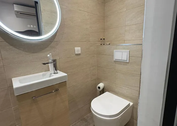 Plein Centre Avec Jardin De 40m2 Près Des Plages *