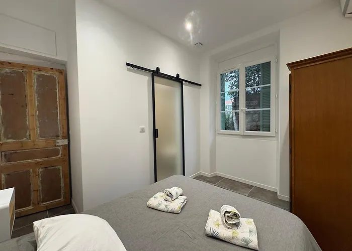 Plein Centre Avec Jardin De 40m2 Près Des Plages *