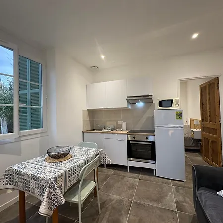 Plein Centre Avec Jardin De 40m2 Pres Des Plages شقة *