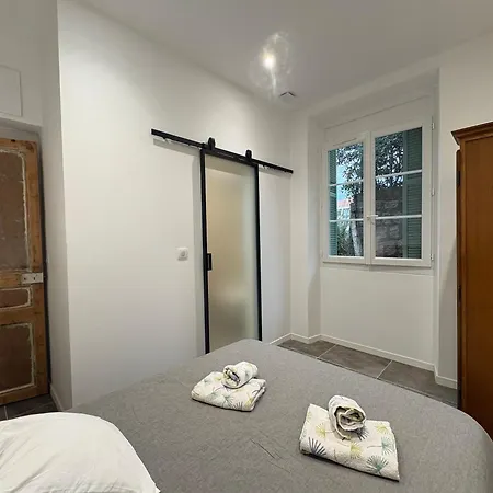 Plein Centre Avec Jardin De 40m2 Pres Des Plages *