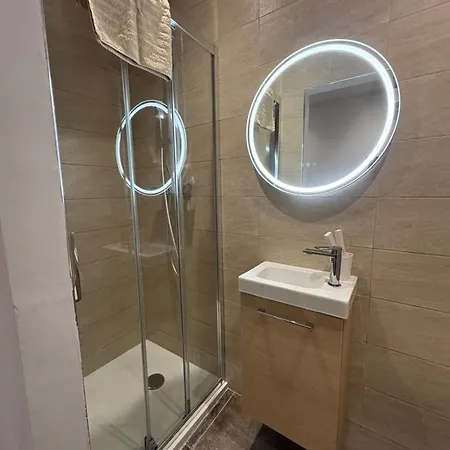 Plein Centre Avec Jardin De 40m2 Pres Des Plages Apartment