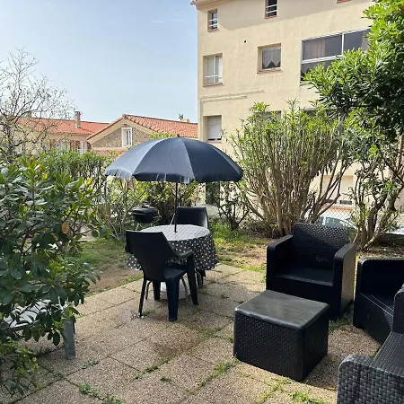 Plein Centre Avec Jardin De 40m2 Pres Des Plages Apartment