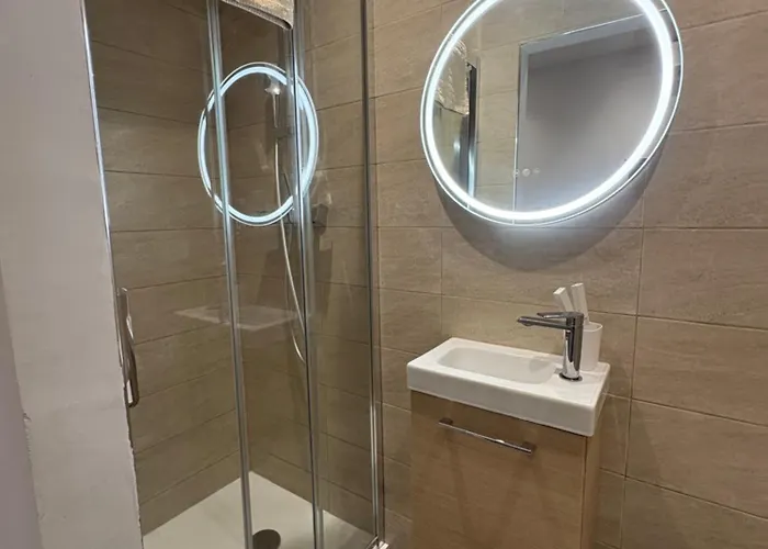 Plein Centre Avec Jardin De 40m2 Pres Des Plages شقة